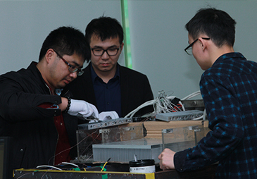 文軒熱能建設(shè)了一支實(shí)力強(qiáng)大的散熱研發(fā)團(tuán)隊(duì) 文軒熱能建設(shè)了一支實(shí)力強(qiáng)大的散熱研發(fā)團(tuán)隊(duì)